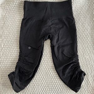 LULULEMON Crop Leggings